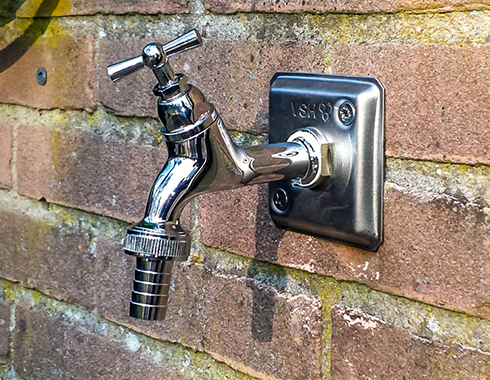 Buitenkraan-aanleggen-loodgieter-den-haag